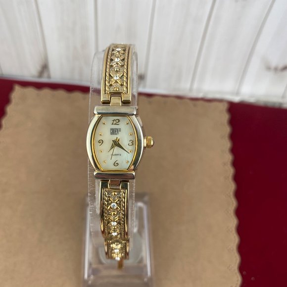 Women\'s Gruen II Watch with Crystal Accents Gold Tone link Bracelet main image 5